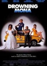 Ποιος έπνιξε τη Μόνα / Drowning Mona (2000)