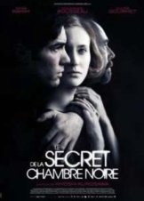 The Woman in the Silver Plate - Le secret de la chambre noire (2016)