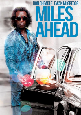 Miles Ahead /Μίλια μπροστά (2015)